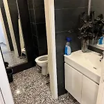 Modern With Indoor Shower Near The River - Moderno Com Duche Interior Proximo Da Ribeira بيت شباب