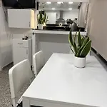 Modern With Indoor Shower Near The River - Moderno Com Duche Interior Proximo Da Ribeira بيت شباب