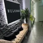 بيت شباب Modern With Indoor Shower Near The River - Moderno Com Duche Interior Proximo Da Ribeira *