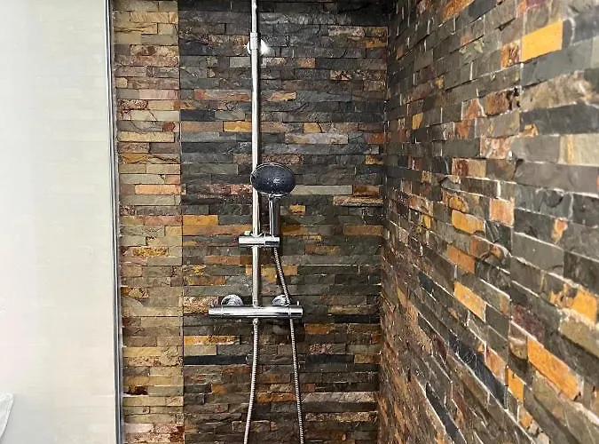 Modern With Indoor Shower Near The River - Moderno Com Duche Interior Proximo Da Ribeira *