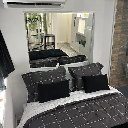 Modern With Indoor Shower Near The River - Moderno Com Duche Interior Proximo Da Ribeira