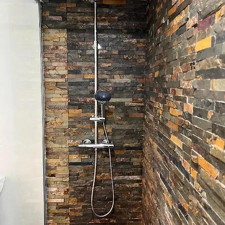 Modern With Indoor Shower Near The River - Moderno Com Duche Interior Proximo Da Ribeira *